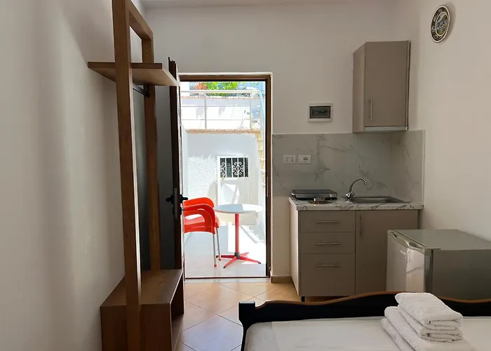 Apartment Mance